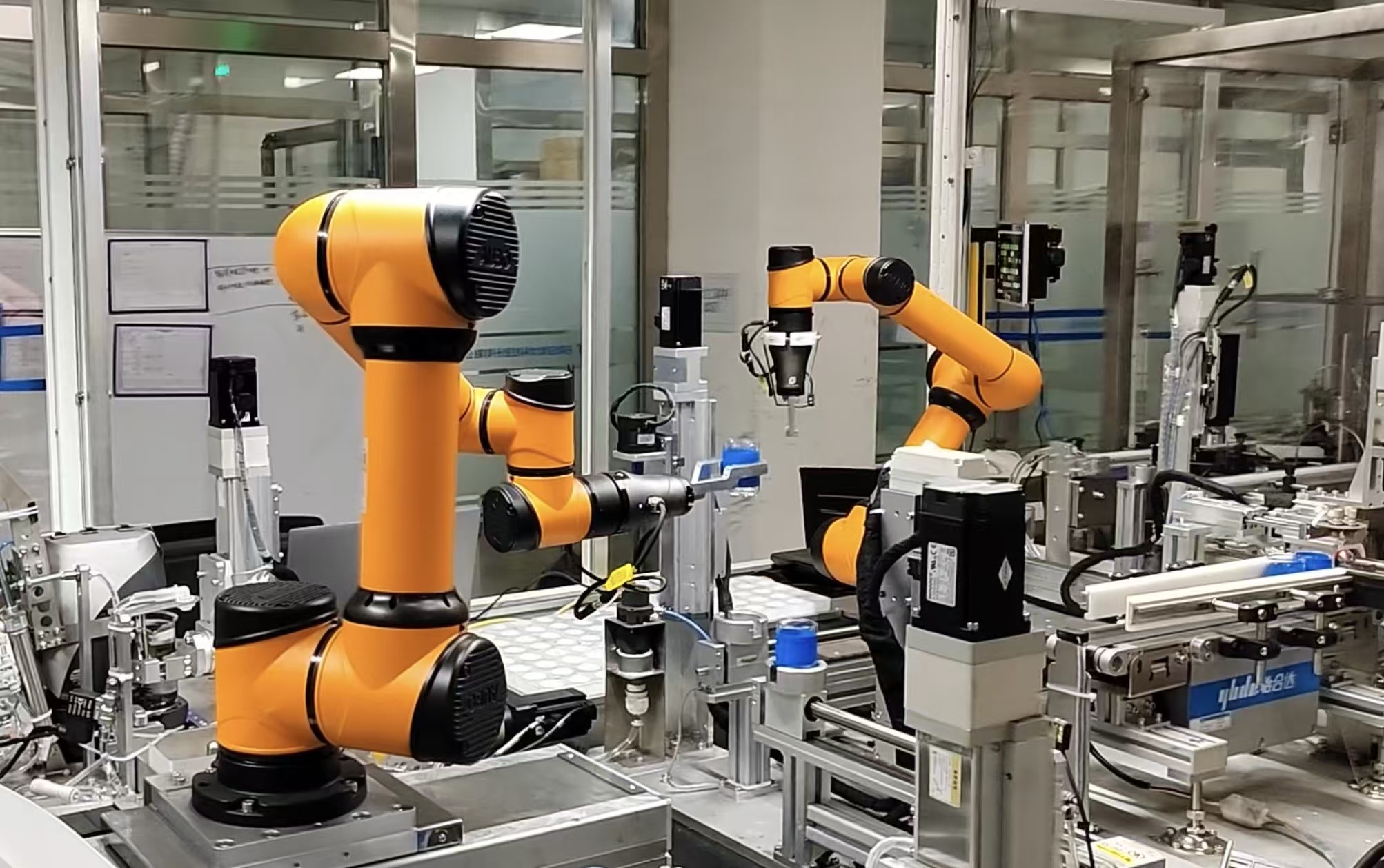 尋找“獨角獸”丨戴納科技：打造“黑燈實驗室”　培養(yǎng)“機器人化學家”