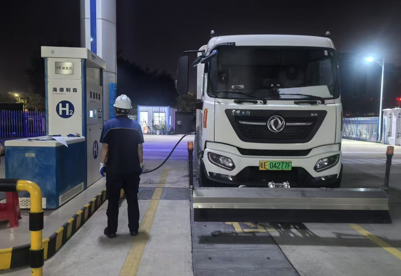 一邊是加氫站“喊餓”　一邊是氫能轎車“乏人問津”