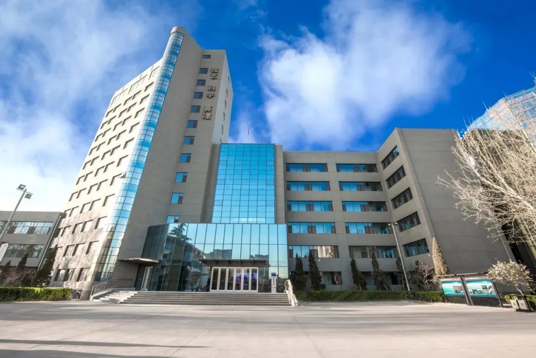 &ldquo;軌道&rdquo;修在學(xué)校，&ldquo;火車&rdquo;開進(jìn)教室，這所&ldquo;鐵院&rdquo;氛圍感拉滿&hellip;&hellip;