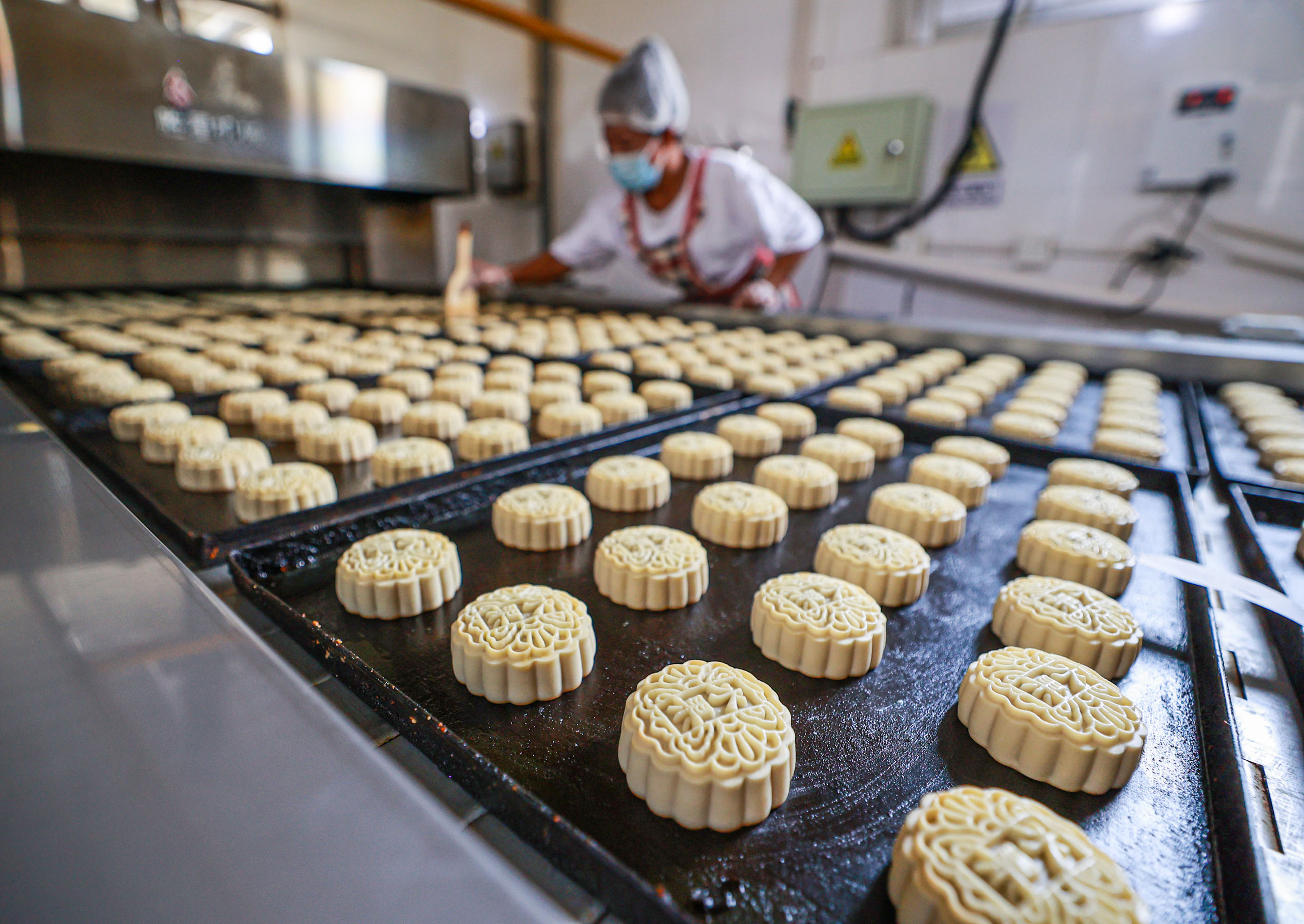 相關(guān)部門頻下&ldquo;瘦身令&rdquo;　部分商家花式避監(jiān)管&mdash;&mdash;中秋節(jié)月餅市場(chǎng)觀察