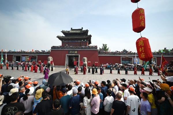 收客、服務(wù)&ldquo;兩張皮&rdquo;　旅游團(tuán)層層分包躲監(jiān)管