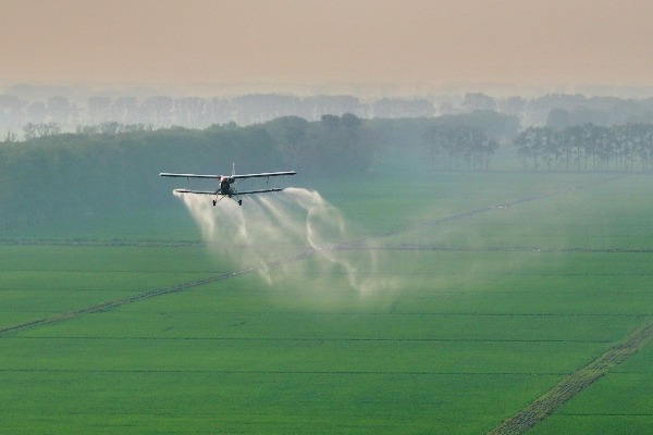 &ldquo;北大荒&rdquo;開展農(nóng)田航化作業(yè)