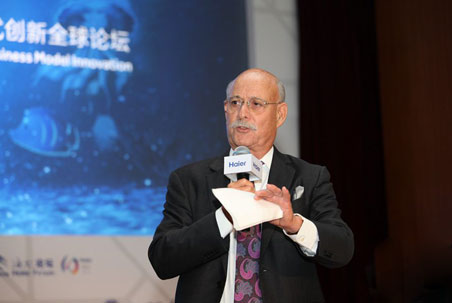 美國趨勢基金會(huì)主席、著名趨勢學(xué)家杰里米&bull;里夫金